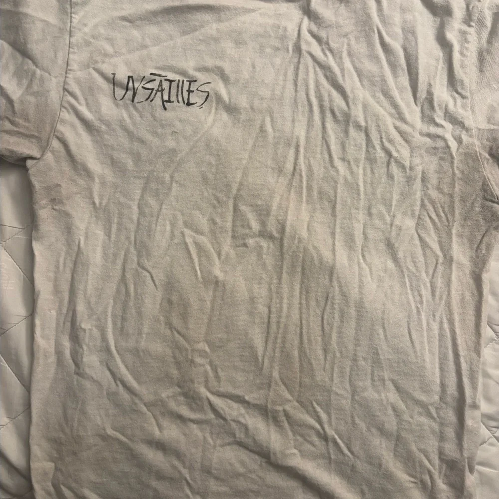 UVSAILLES Graphic Tee with Bold Text - Picture 2 of 2